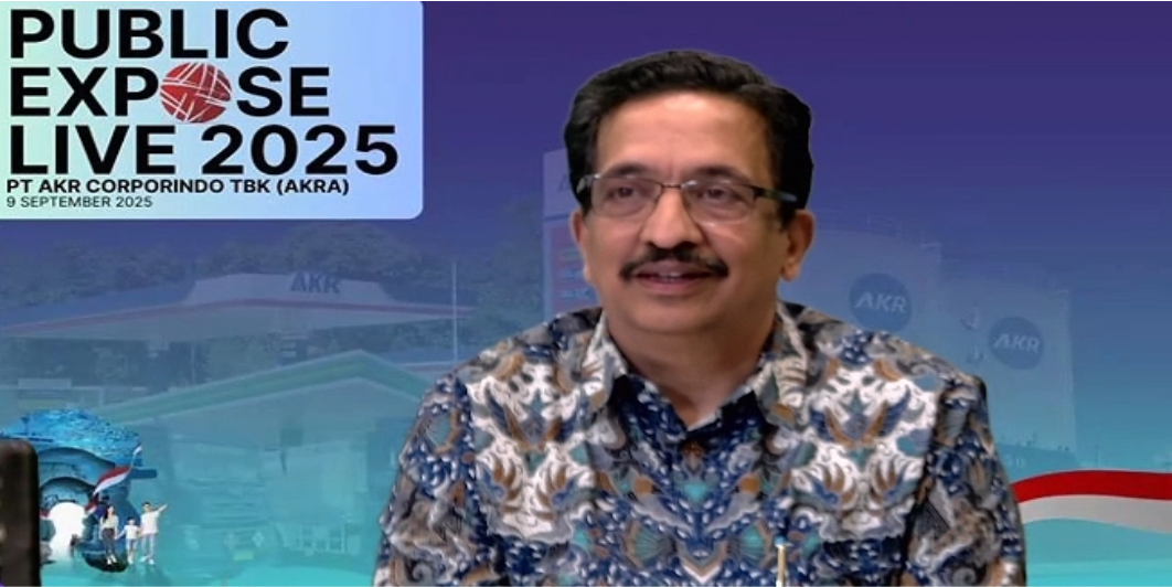 Suresh Vembu, Director & Corporate Secretary of IDX-listed logistics and supply chain company PT AKR Corporindo Tbk, speaks during a virtual public exposé on Tuesday, September 9, 2025. He stated: “We continue to expand storage capacity in emerging growth areas, enhance our fuel and basic chemical logistics network, and support industrial clients by offering world-class utilities, deep-sea ports, and logistics services at the JIIPE KEK.” (Lucky Ebenhaezer)