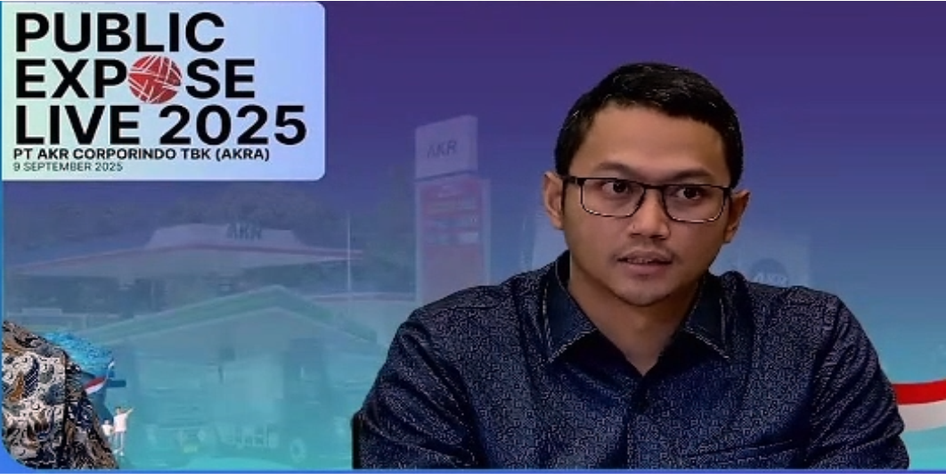 Ignatius T. Prayoga, Head of Investor Relations at IDX-listed logistics and supply chain company PT AKR Corporindo Tbk, during a virtual public exposé on Tuesday, September 9, 2025. He noted that AKR currently operates fuel and basic chemical tank terminals with a total capacity of 904,400 kiloliters, distributed across 19 major sea and river ports throughout Indonesia. (Lucky Ebenhaezer)