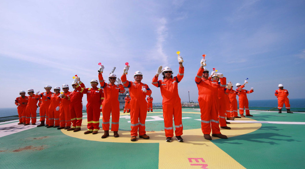 The management team of Pertamina Hulu Energi ONWJ gathered to wave farewell to the Floating Storage and Offloading (FSO) Arco Ardjuna (AA) at the Central Plant Platform of Pertamina Hulu Energi (PHE) Offshore West North Java (ONWJ) off the northern coast of West Java, on Saturday, August 17, 2024. Arco Ardjuna, which operated for more than 50 years from 1972 to 2024, was the first oil storage facility in Indonesia, playing a crucial role in the country's oil and gas industry. It made a significant contribution by storing and distributing around 1.28 billion barrels of crude oil, with 4,350 oil liftings from the ONWJ block. The retirement of FSO AA in 2024 marks a milestone that needs to be documented and publicized. FSO Arco Ardjuna had been the oil storage facility for PHE ONWJ since 1972. Due to safety requirements and standards, FSO AA will be retired in August 2024 after more than five decades of operation. FSO AA was the first FSO in Indonesia and the oldest still in operation worldwide. It will be replaced by FSO Ardjuna Prima (AP). (Petromindo/Dasir)