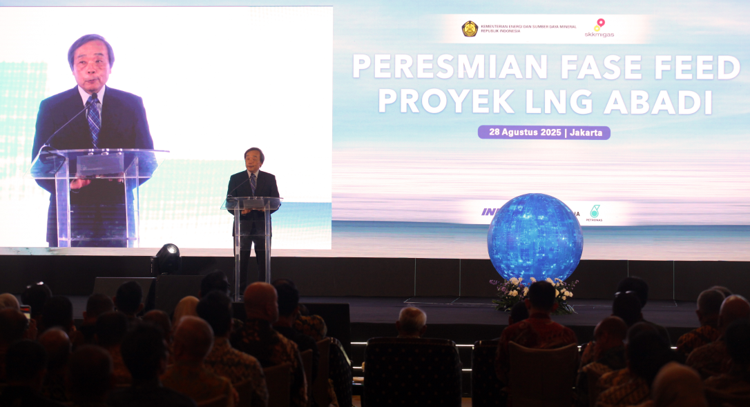 Takayuki Ueda, President and CEO of Inpex Corporation, speaks at the “Abadi LNG Project FEED Commencement Inauguration and Press Conference” at Hotel Mulia, Jakarta, on August 28, 2025. He stated that the Abadi LNG Project, with an investment value of US$20.94 billion (equivalent to Rp342.56 trillion at an exchange rate of Rp16,359 per US$), will generate significant added value for Indonesia.(Lucky Ebenhaezer)