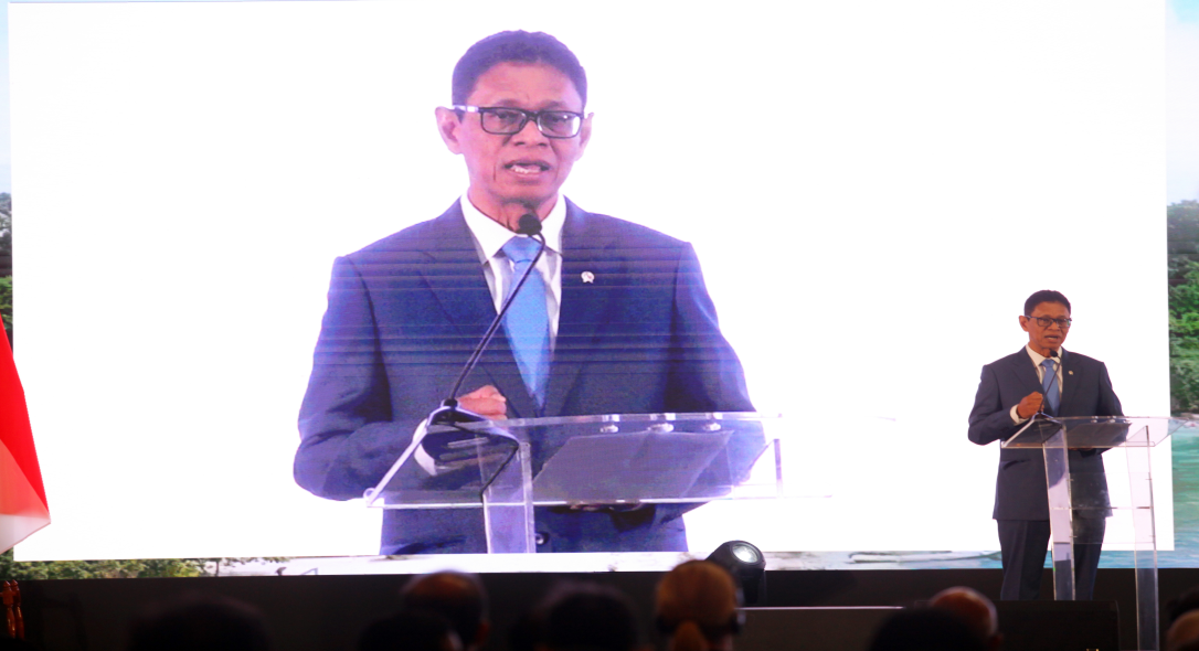 Yuliot Tanjung, Deputy Minister of Energy and Mineral Resources (ESDM), speaks at the “Abadi LNG Project FEED Commencement Inauguration and Press Conference” at Hotel Mulia, Jakarta, on August 28, 2025. He emphasized that the project has been designated a National Strategic Project (PSN) since September 2017 and continues to bring positive benefits to local communities.(Lucky Ebenhaezer)